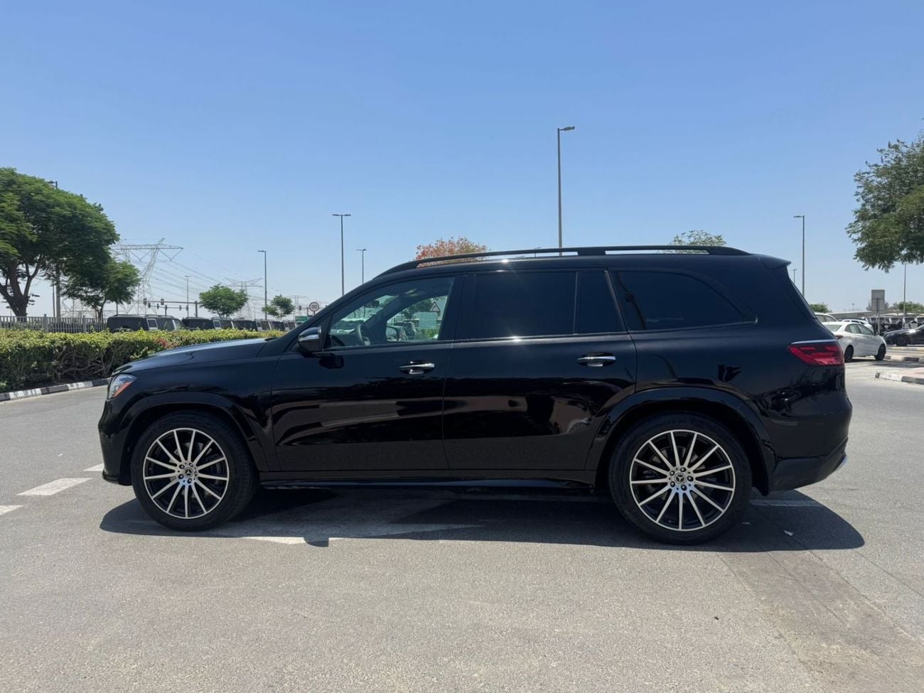 مرسيدس بنز GLS 450 2025 Mercedes Benz GLS-450 Mid Option Without HUD
