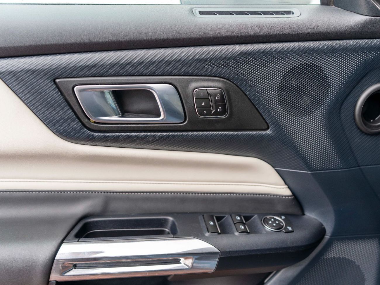 Ford Mustang Std 3.7L Convertible A/T