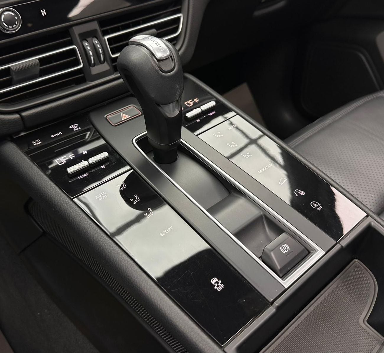 بورش ماكان 2022 Porsche Macan, 1 Year Warranty Unlimited, Full Service History, Excellent Condition, GCC