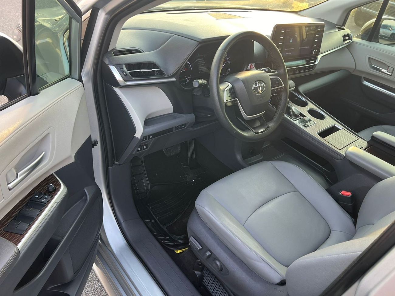 Toyota Sienna 2021 Toyota Sienna, Xle Hybrid + Sunroof + Leather & Electric Seats + Push Start + Doors Open Close 