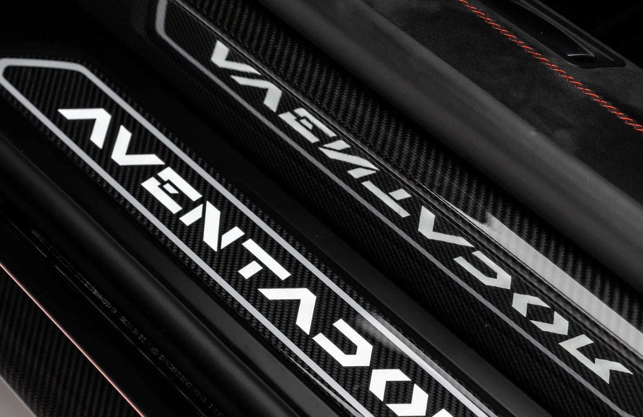 لامبورغيني أفينتادور 6.5L V12 Naturally Aspirated Engine