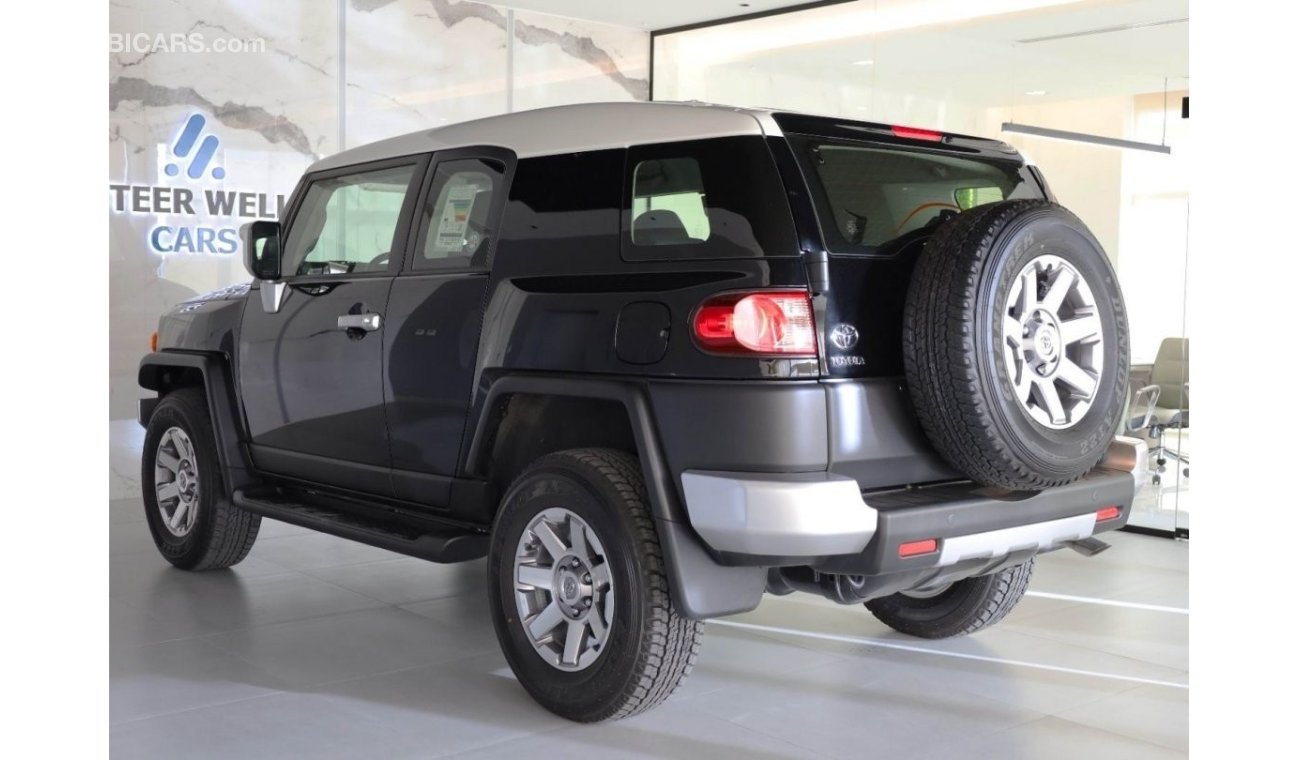 تويوتا إف جي كروزر GXR FJ CRUISER 4.0L | FULL OPTION | 6 CYL - 4 WHEEL DRIVE | GCC SPECS