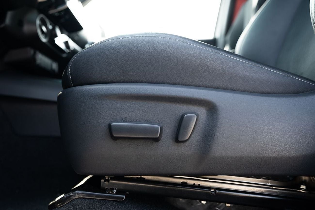 تويوتا هيلوكس GR-S 4.0L