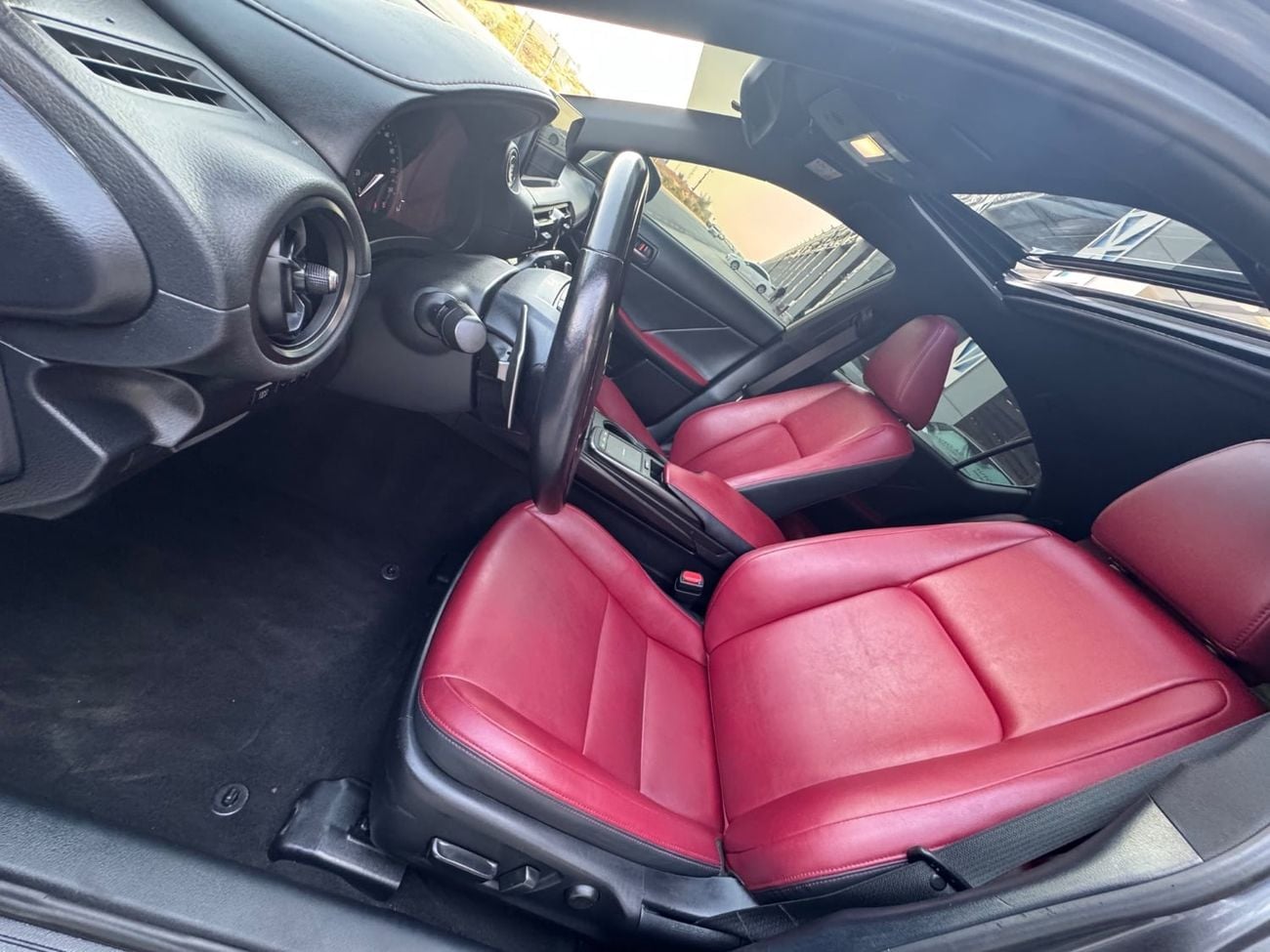 Lexus IS300 PREMIER لكزس is300  خليجي ‎موديل 2023  اربعة سلندر توربو اقتصادية جدا فالبترول  ماشي 56400 كم  مواصفات:  ( ش