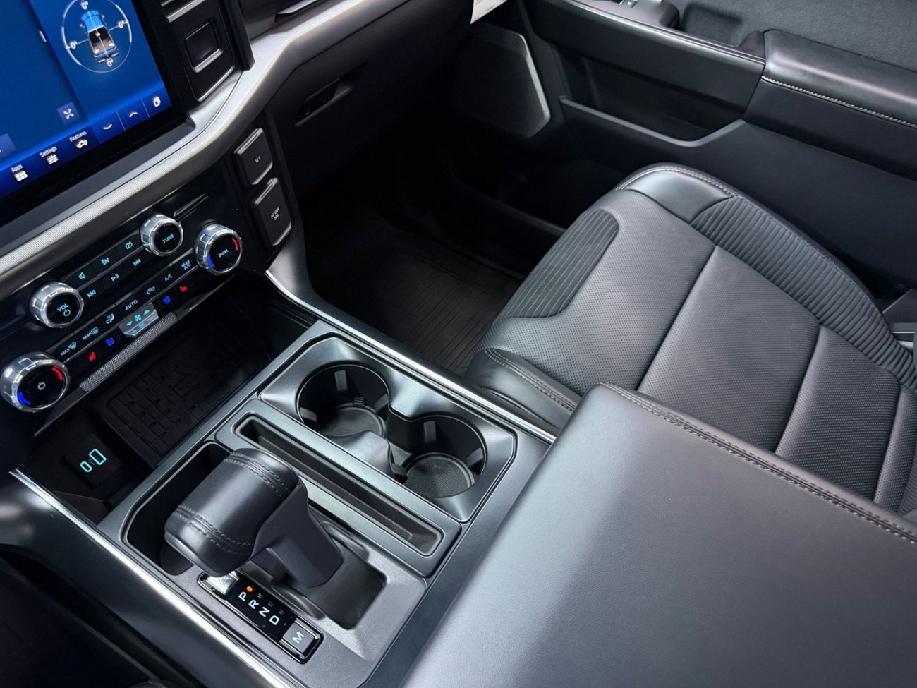 فورد إف-150 رابتور Perfect condition .. Low Milegea .. Brand new condition