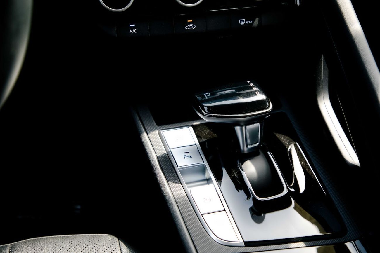 هيونداي إلانترا 2025 Hyundai Elantra GLX Elite 1.5L - White Inside Black | Export Only