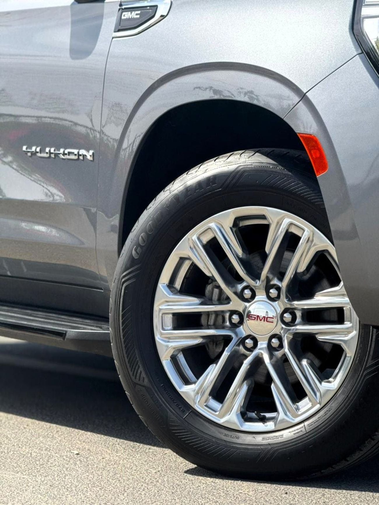 GMC Yukon SLE 5.3L 4WD (8 Seater) GMC YUKON SLE | YEAR: 2021 | GCC SPECS | KMS: 118,000 | FULL-SERVICE HISTORY