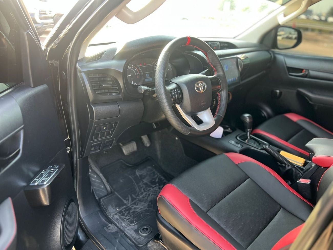 تويوتا هيلوكس GLS 2019 Toyota Hilux Modified - 2.7L V4 GCC- AWD 4x4- Rear Camera - Push start - Patrol -
