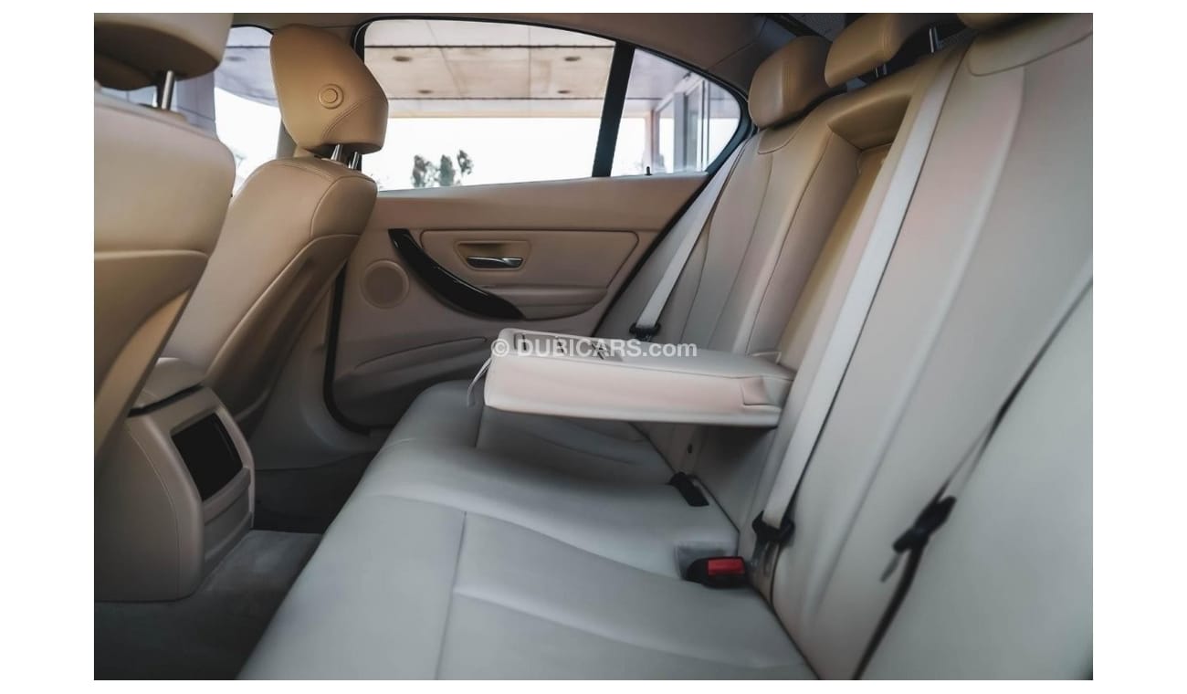 بي أم دبليو 320 اكسكلوسيف