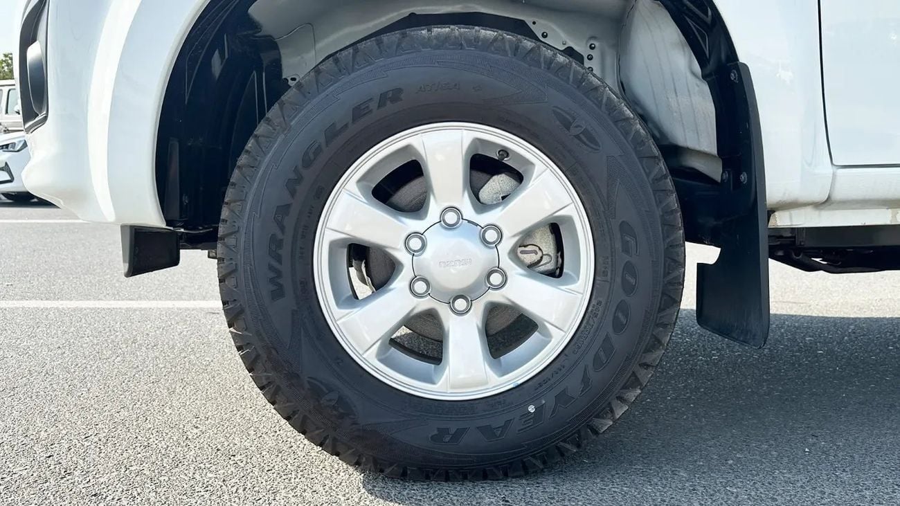 إيسوزو D ماكس STD ISUZU/D-MAX/2.5L Diesel Double Cabin 4X4 PWR, Alloy Wheel, MT, Mid