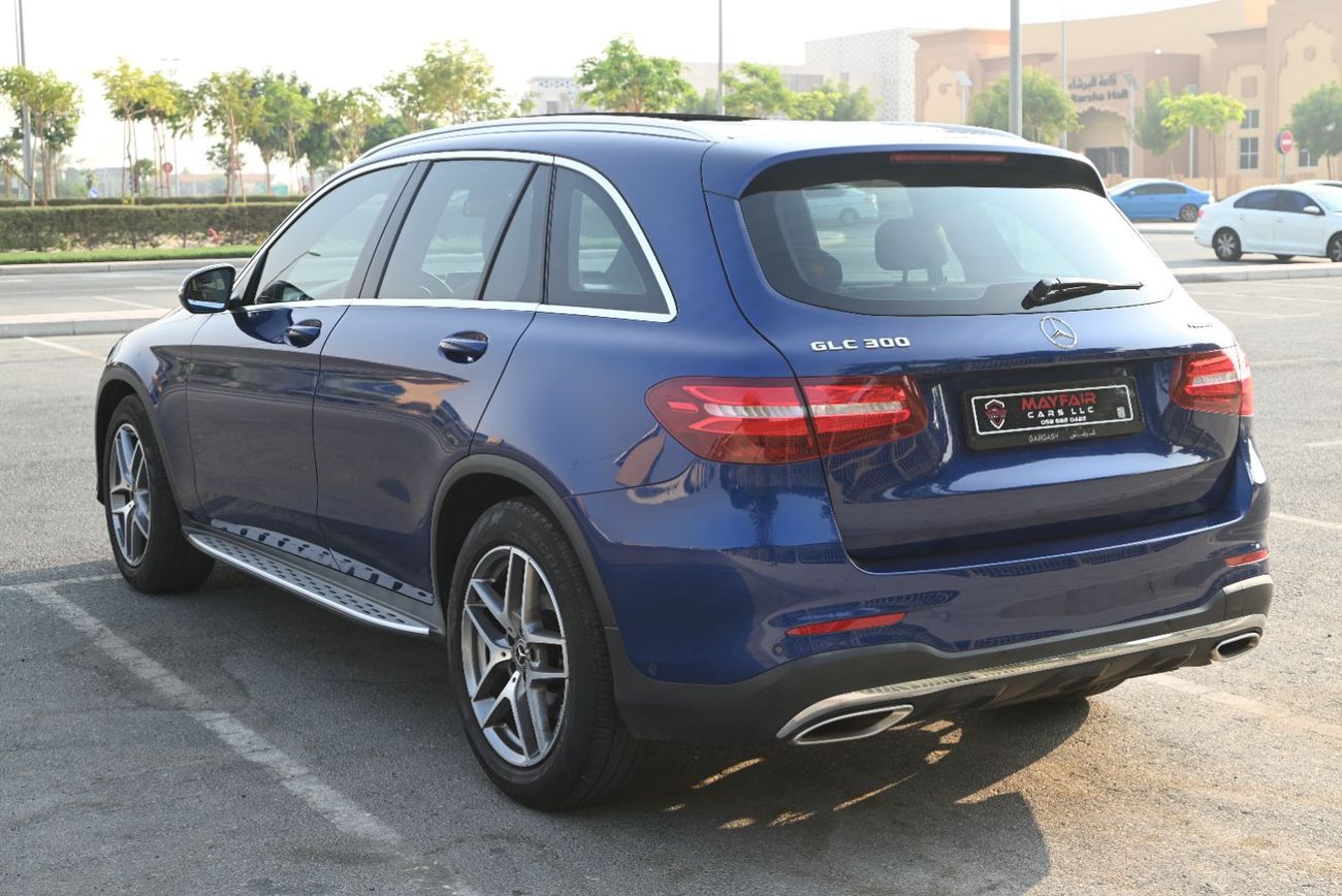 مرسيدس بنز GLC 300 4MATIC 2.0L