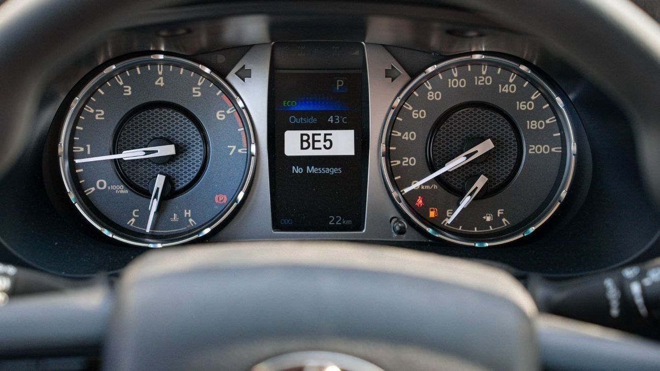 تويوتا هيلوكس 2025 Toyota Hilux GLX 2.7 - White Inside Maroon | Export Only