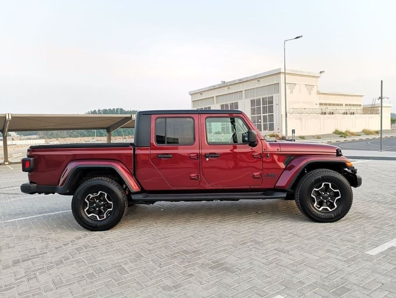 جيب جلادياتور Jeep Gladiator - 2022 - Maroon