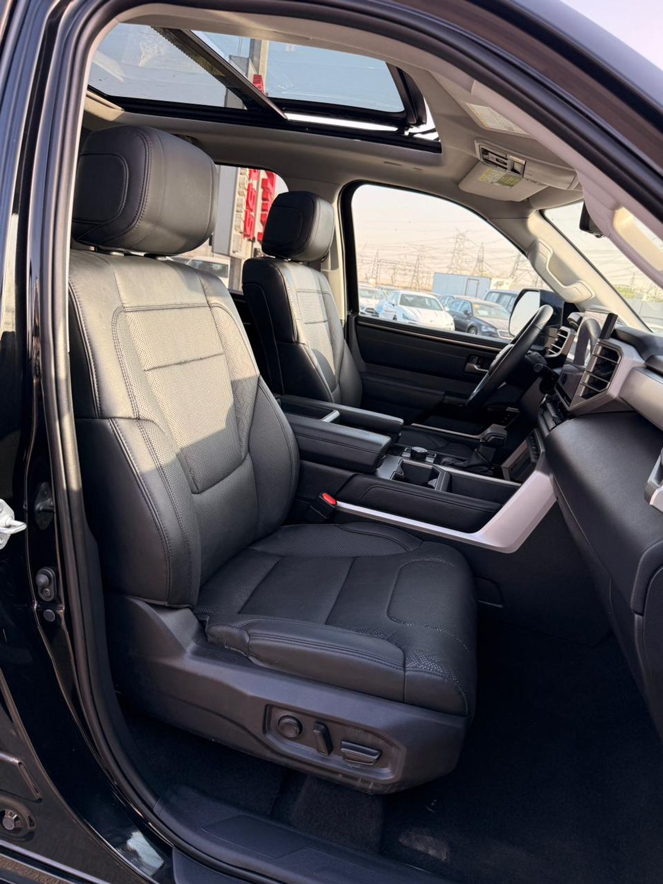 Toyota Tundra Limited Crewmax | Panoramic | 360 Camera ,Radar  leather seats Full option