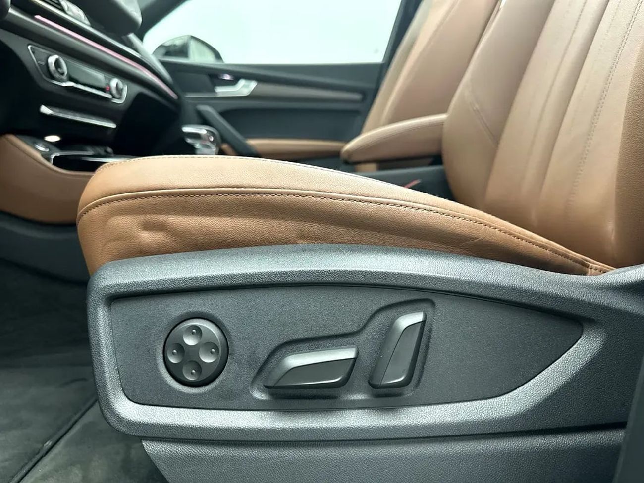 Audi Q5 45 TFSI quattro Sport Style & Technology Selection 2.0L Advanced 45 TFSI quattro 249hp (Ref# 106957)