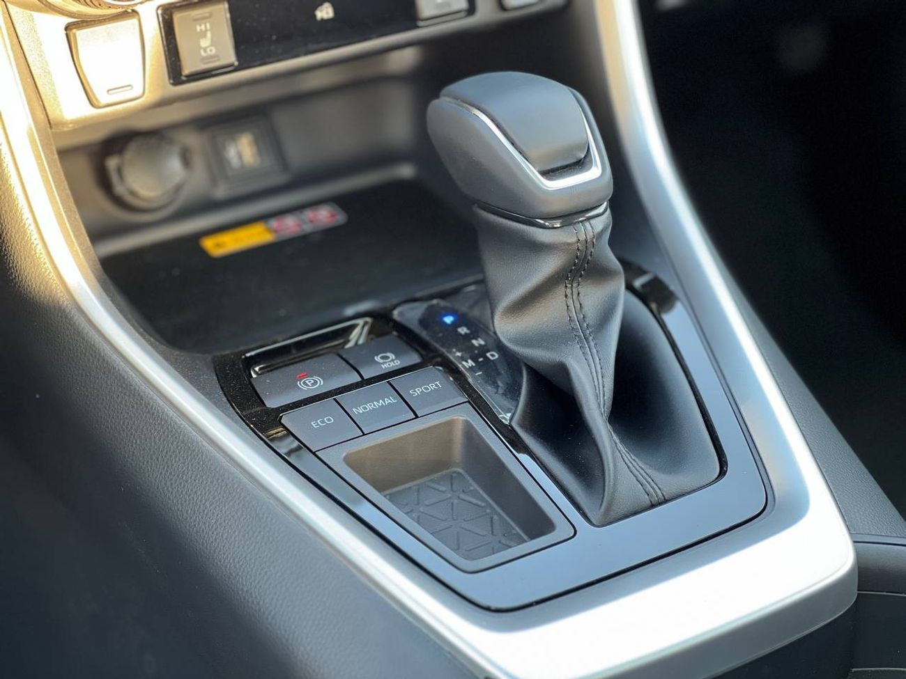 تويوتا راف ٤ 2.0L PTR A/T // 2025 // FULL OPTION WITH 360 CAMERA , RADAR , WIRELESS CHARGE //SPECIAL OFFER // BY