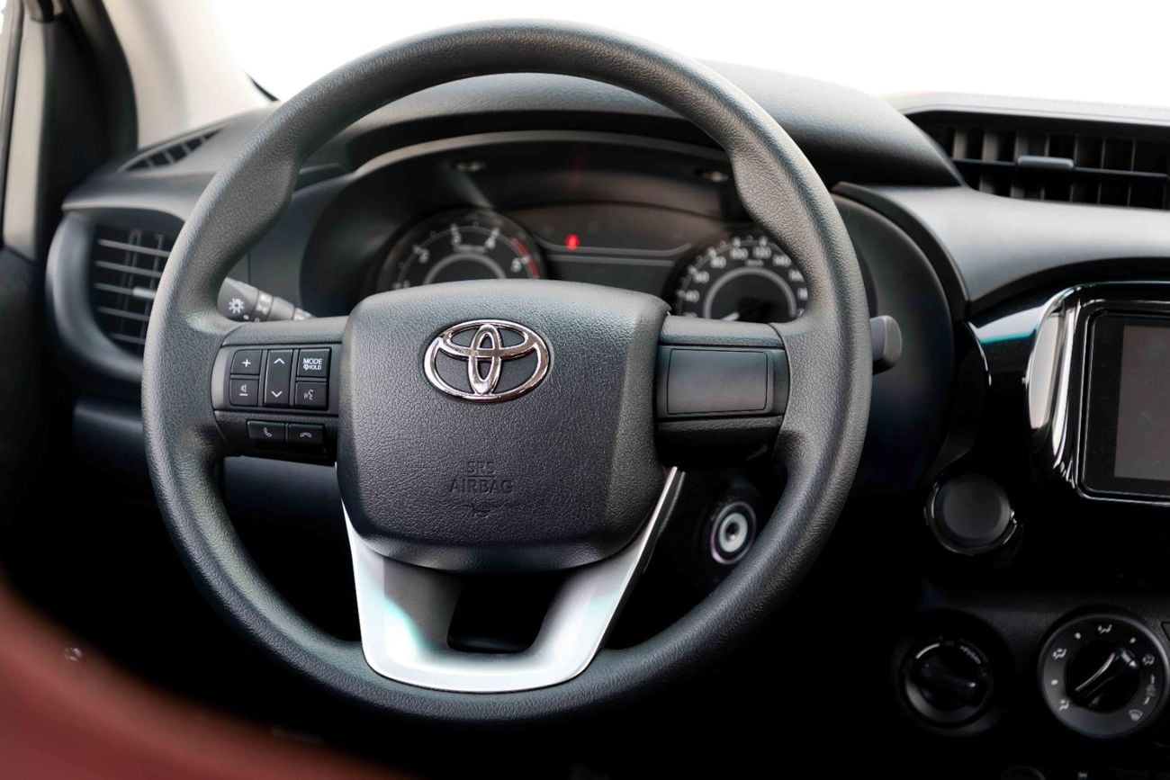 تويوتا هيلوكس 2.4L - Platinum White Pearl Inside Maroon | Export Only