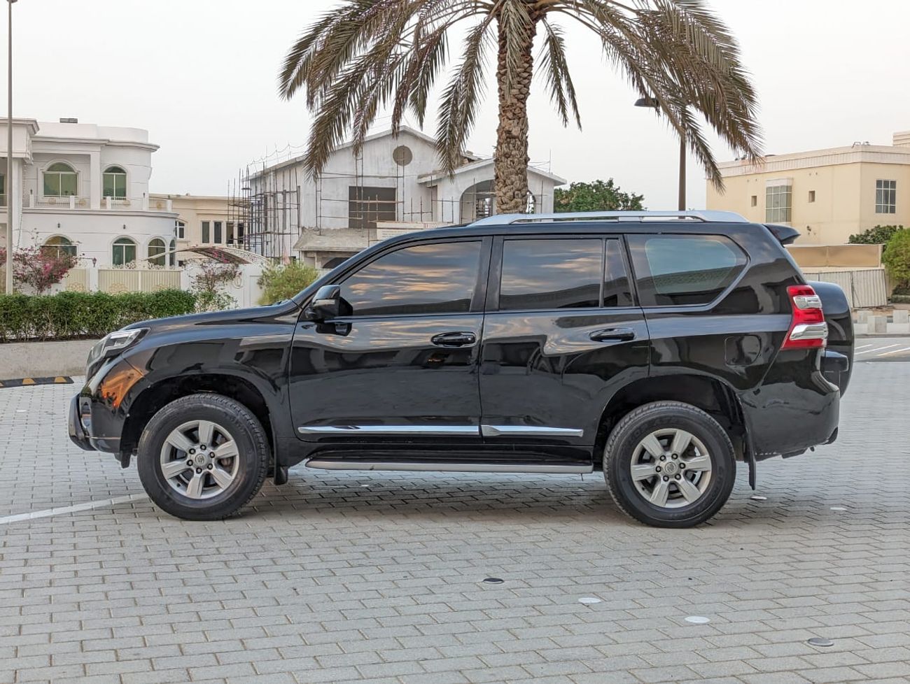 Toyota Prado Toyota landcruser Prado year 2016 petrol engine 7 seater 6 cylinder black colour