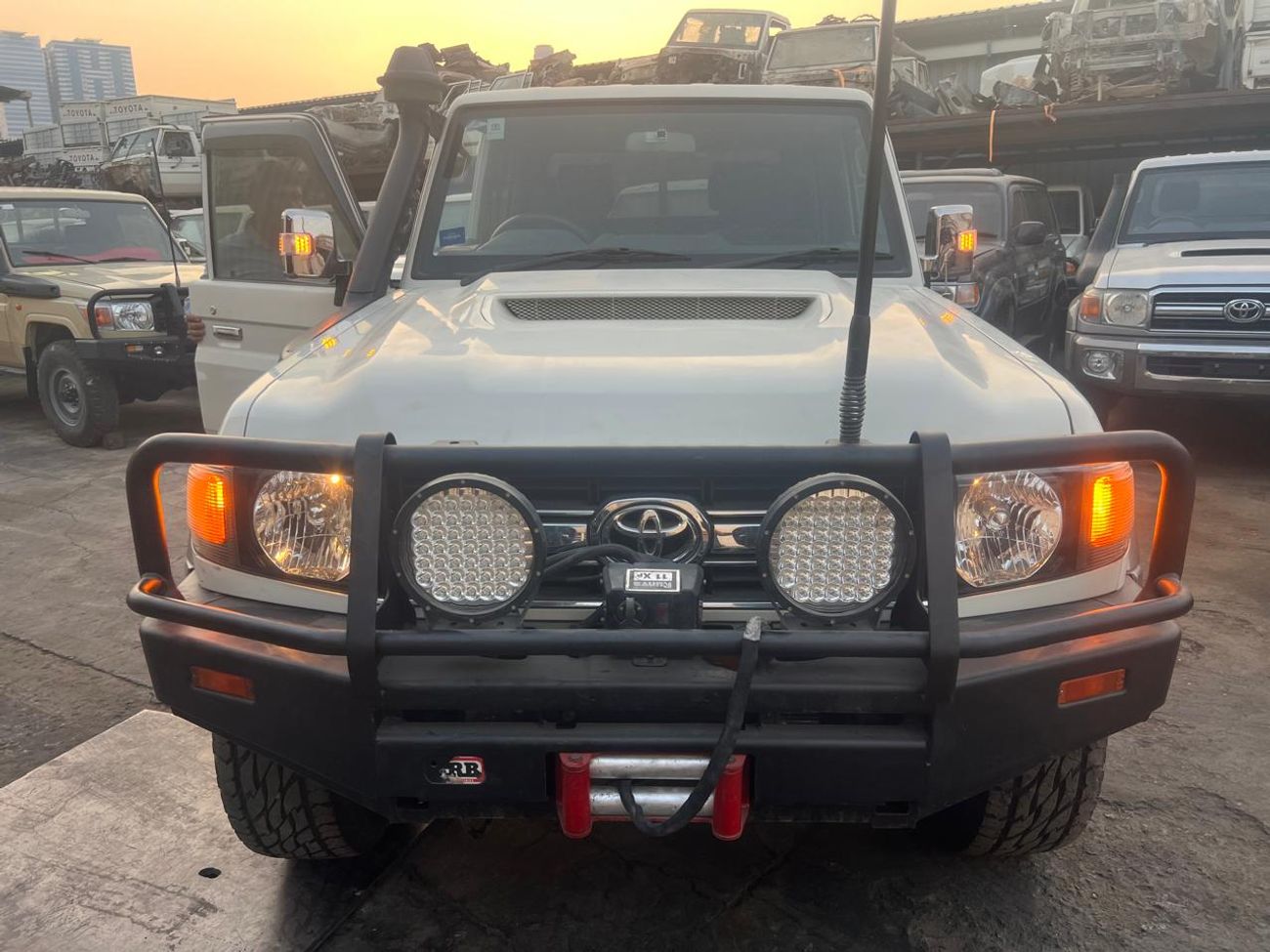 تويوتا لاند كروزر بيك آب TOYOTA LAND CRUISER PICK UP MODEL 2022 DIESEL V8 RHD