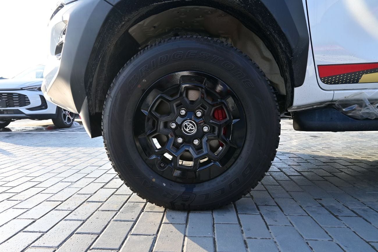 تويوتا هيلوكس Toyota Hilux GR Sport 4.0L V6, Petrol, 4WD, Pickup Color White Model 2025