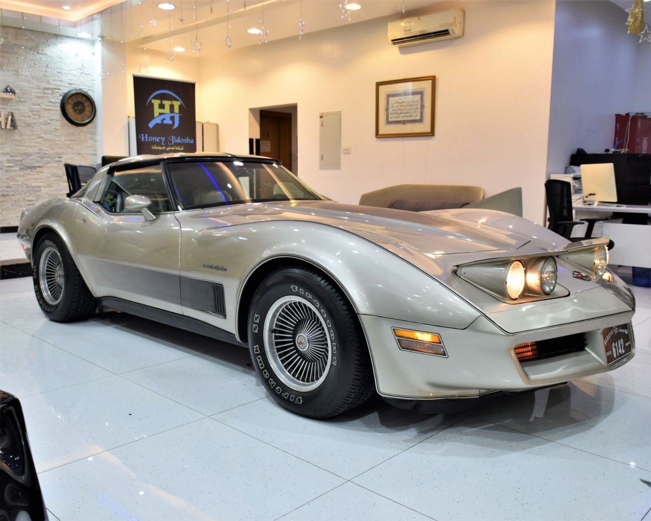 شيفروليه كورفت Chevrolet Corvette C3 ( COLLECTOR EDITION ) 1982 Model! in Copper / Golden Color! American Specs