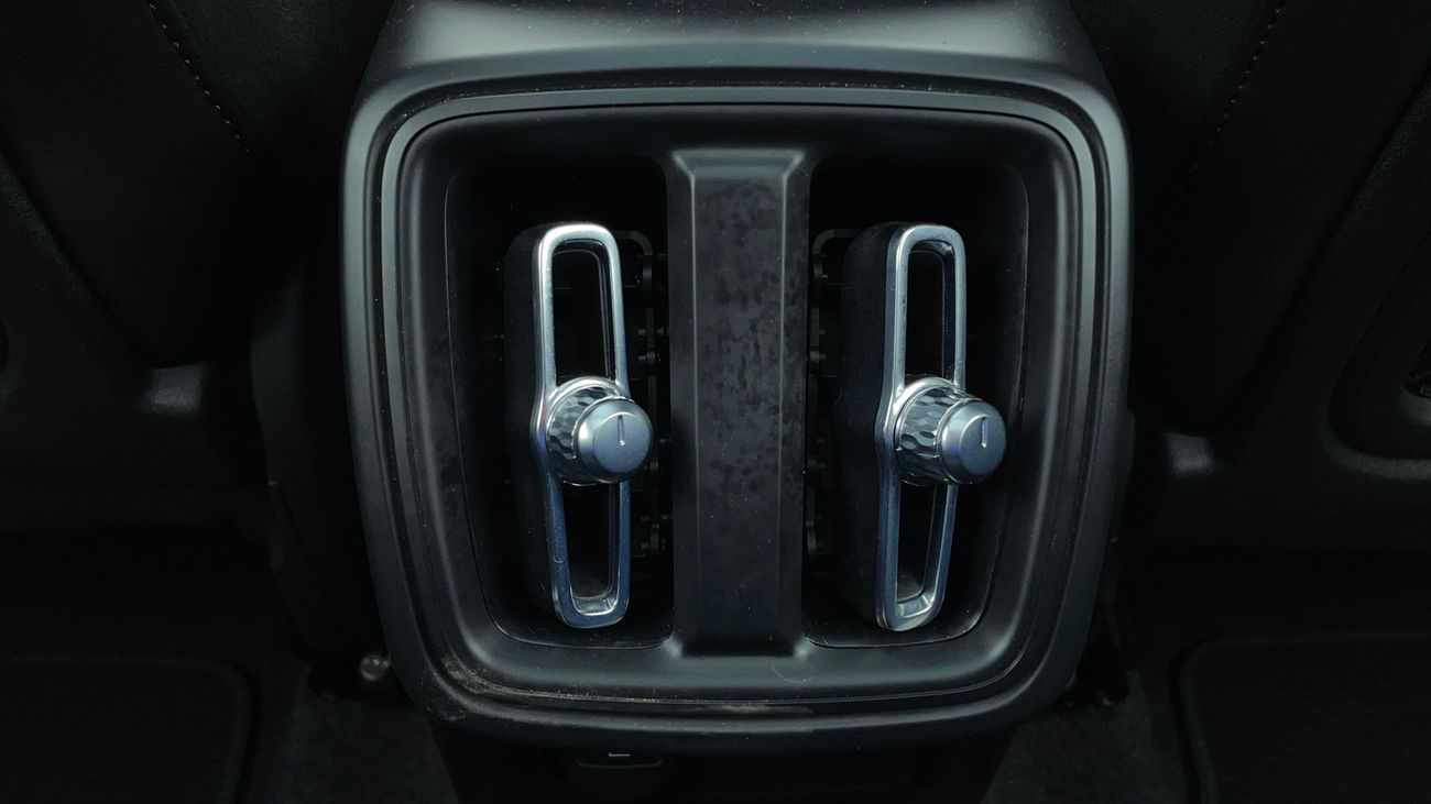 فولفو XC 40 T4 R DESIGN 2 | بدون دفعة مقدمة | اختبار قيادة مجاني للمنزل