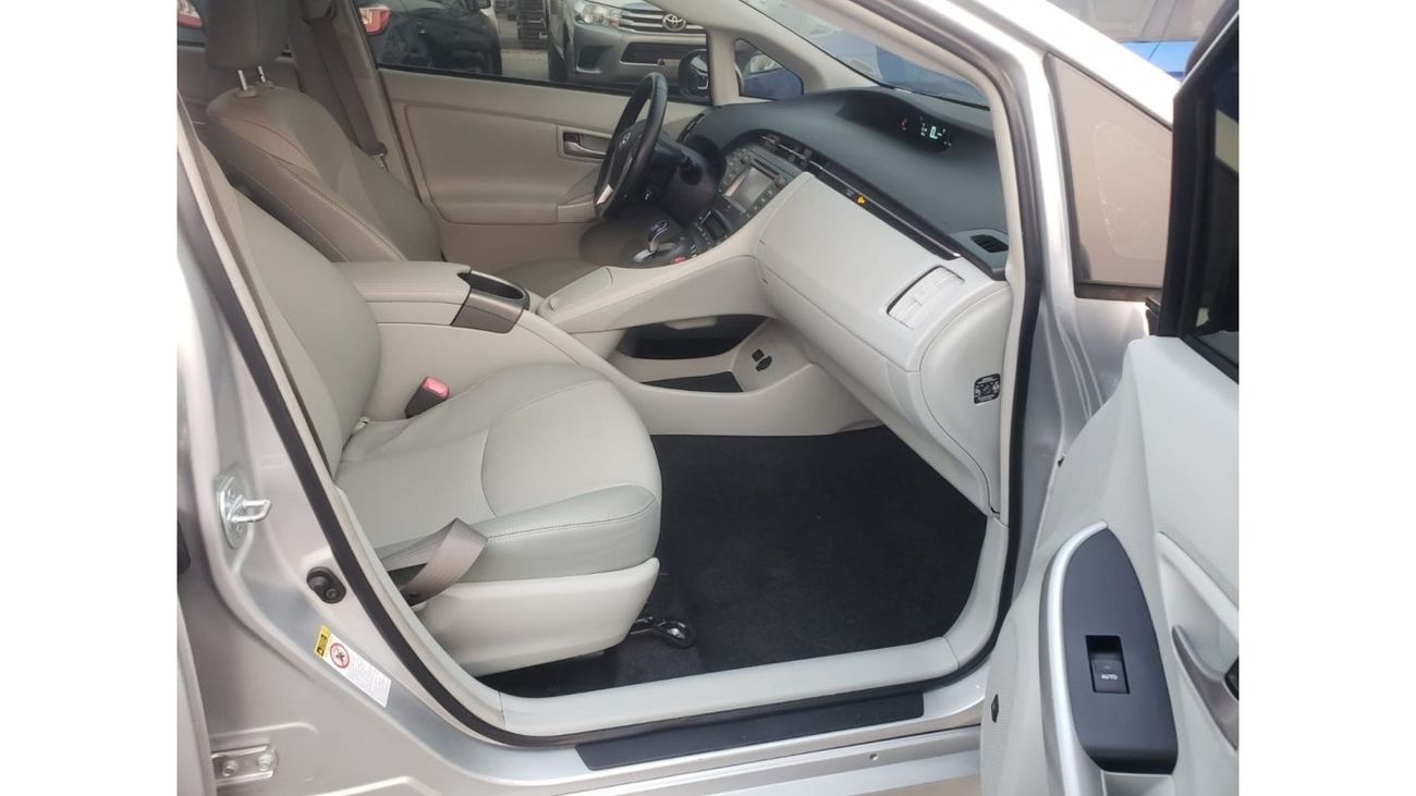 Toyota Prius 2013  TOYOTA PRIUS HYBRID