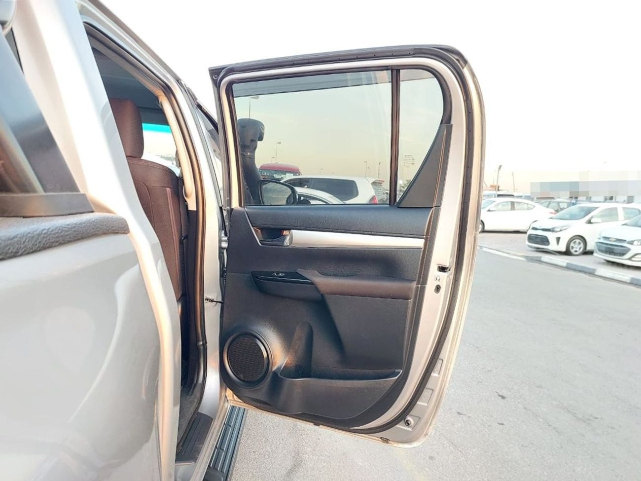 Toyota Hilux TOYOTA HILUX PICKUP RHD 2017 MODEL 2.8 L DIESEL AUTOMATIC(PM94124)