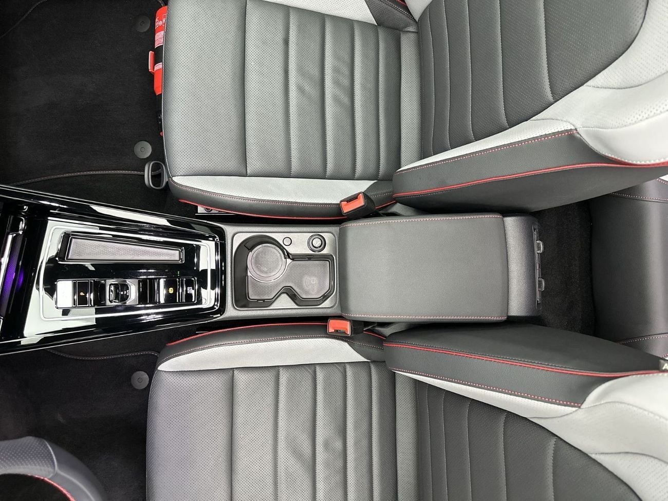 Volkswagen Golf GTI SEL 2.0T Golf GTI Leather Seats (Ref#18392) / 22,100 AED SAVINGS from New Car