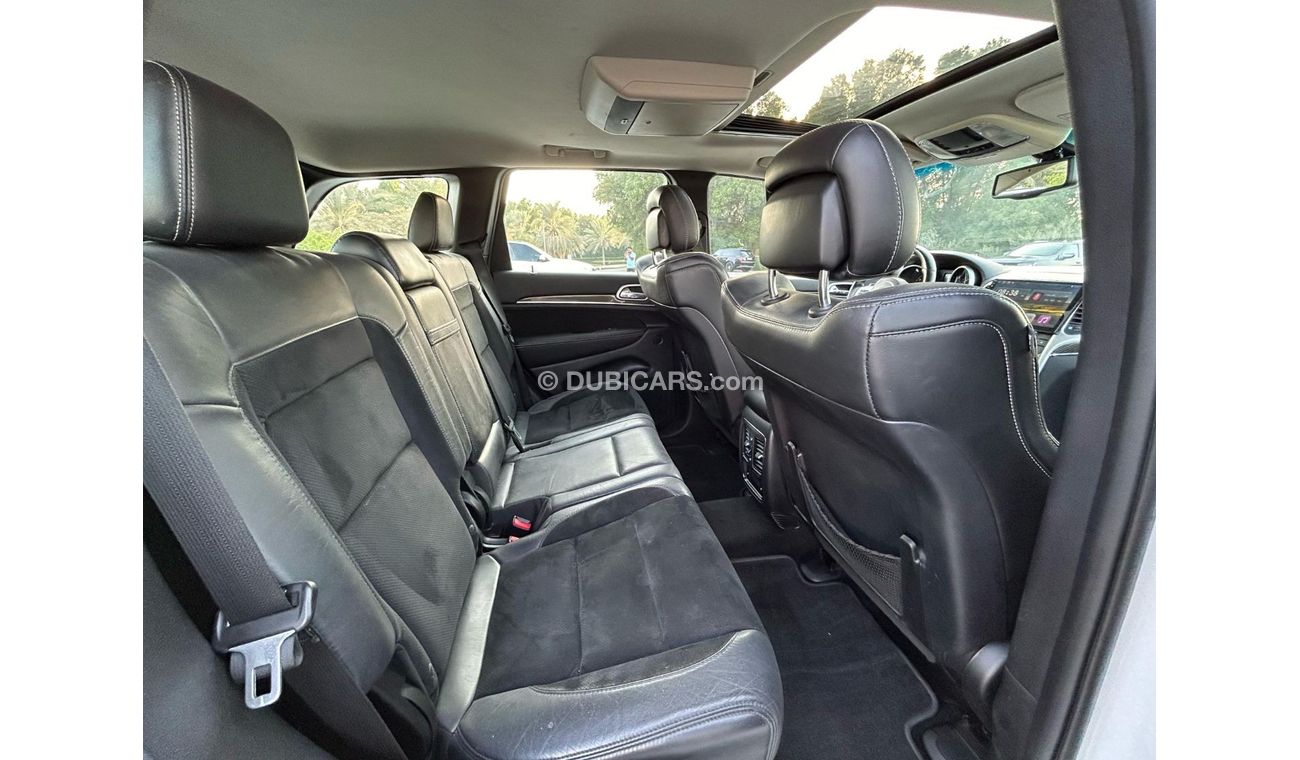 Jeep Grand Cherokee SRT8 Jeep grand cherokee 2013 SRT V8 GCC // orginal paint // Accident Free // Perfect condition