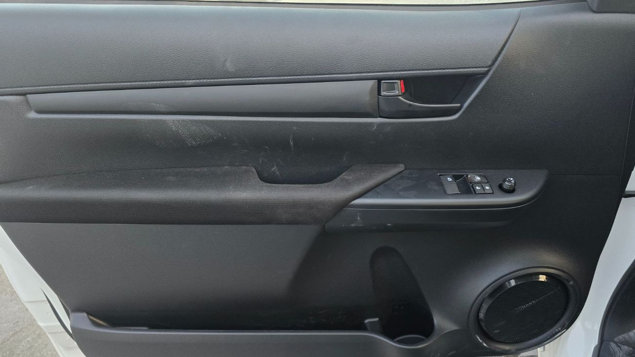 تويوتا هيلوكس TOYOTA HILUX SINGLE CABIN 2.4 DIESEL MANUAL 4X4