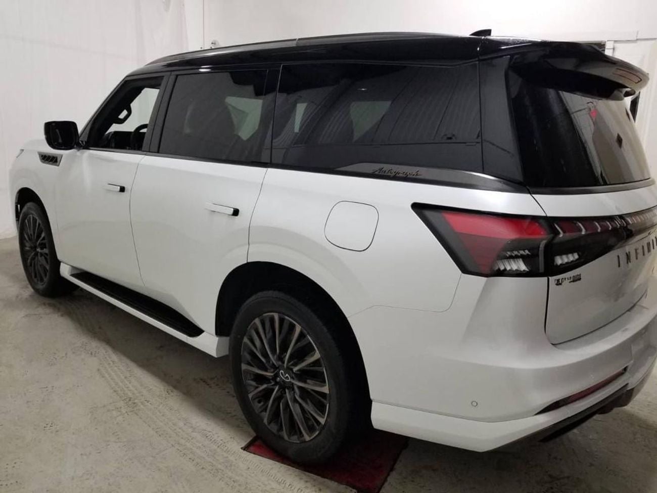 Infiniti QX80 Autograph Captain Chairs 3.5L