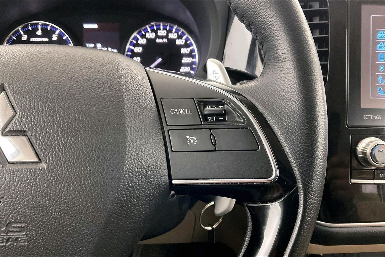 ميتسوبيشي آوتلاندر 2.5 GLX AUTO 4WD 7SEAT ML FABRIC SEATS | شامل الضمان | 0 ﺪﻔﻋﺓ ﺃﻮﻟﻯ