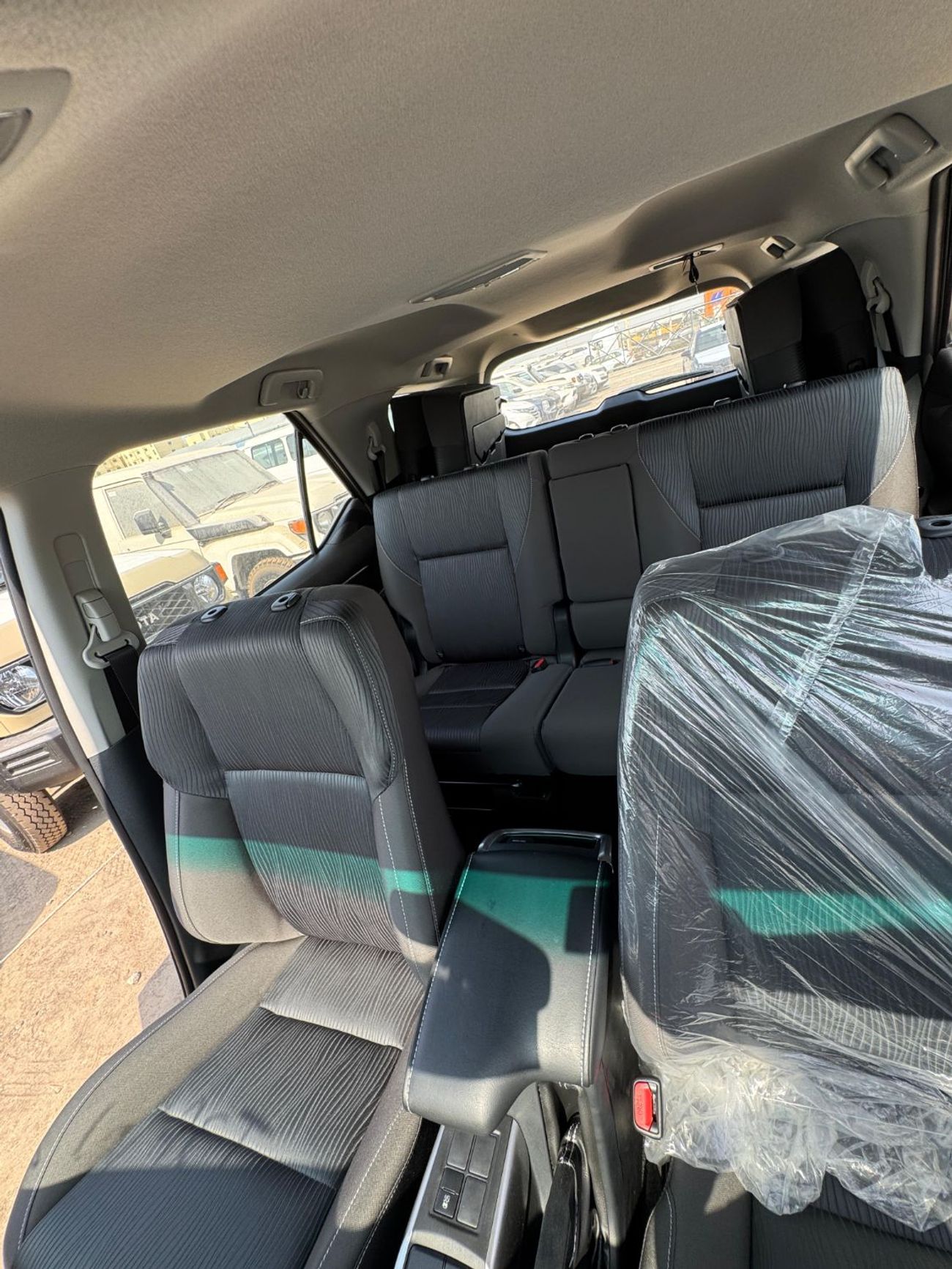 تويوتا فورتونر FORTUNER 2.7L PETROL V4 | AUTOMATIC | 0 KM | 03 YEARS WARRANTY