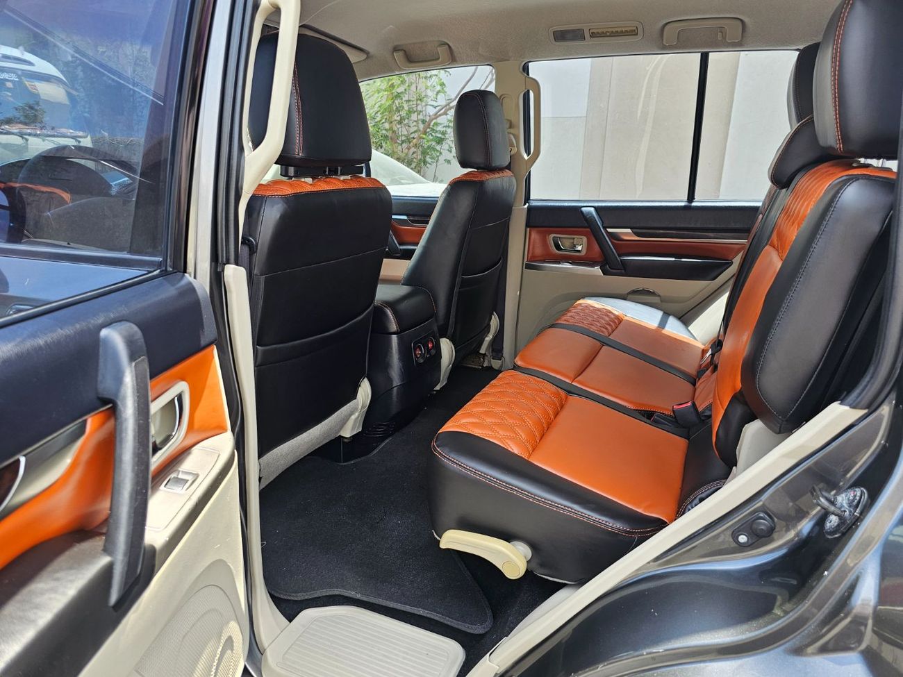 Mitsubishi Pajero GLS Base 3.5L (7 Seater)