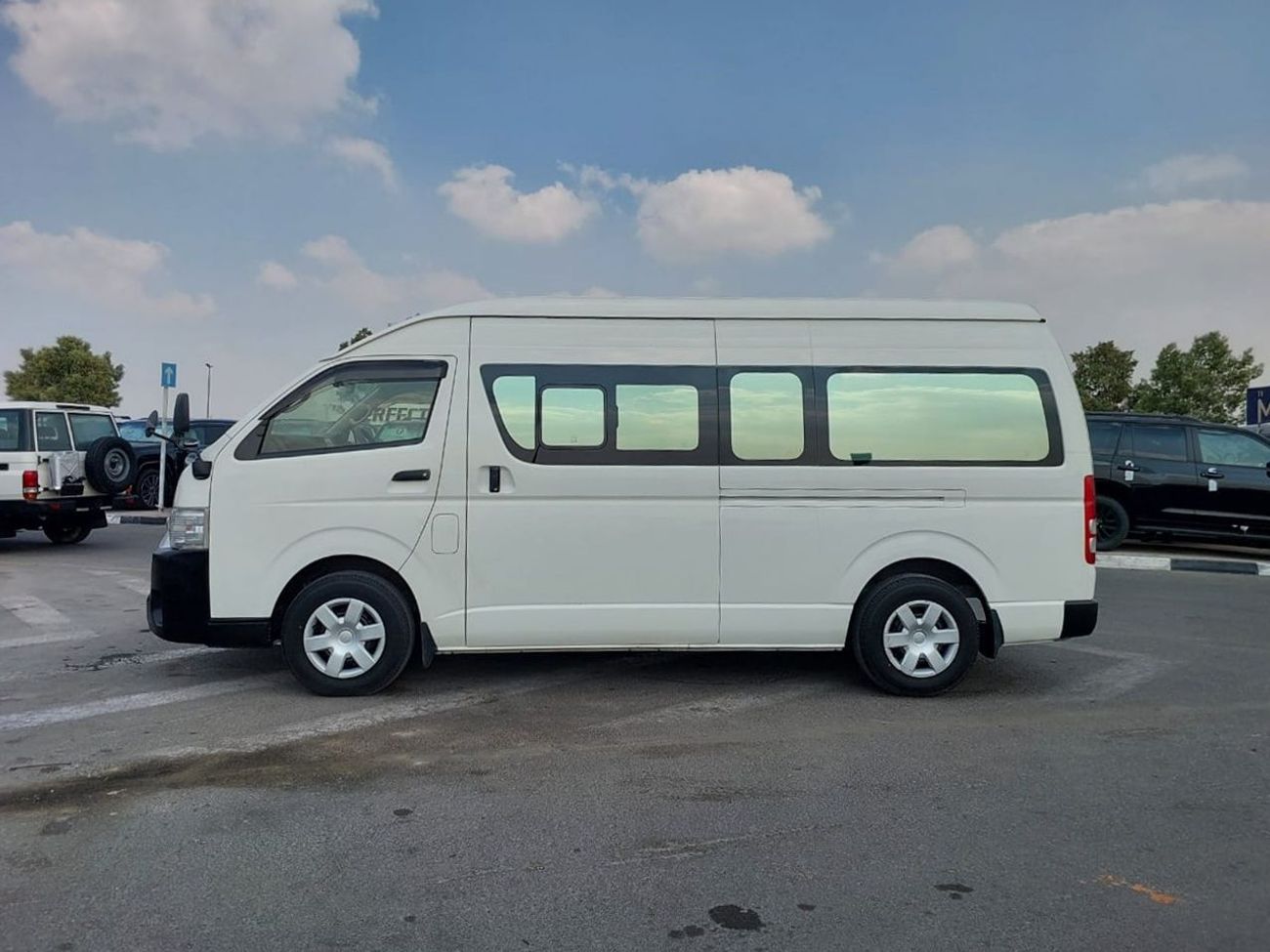 Toyota Hiace TOYOTA HIACE VAN RHD 2015 MODEL 3.0 L DIESEL AUTOMATIC(PM15267)