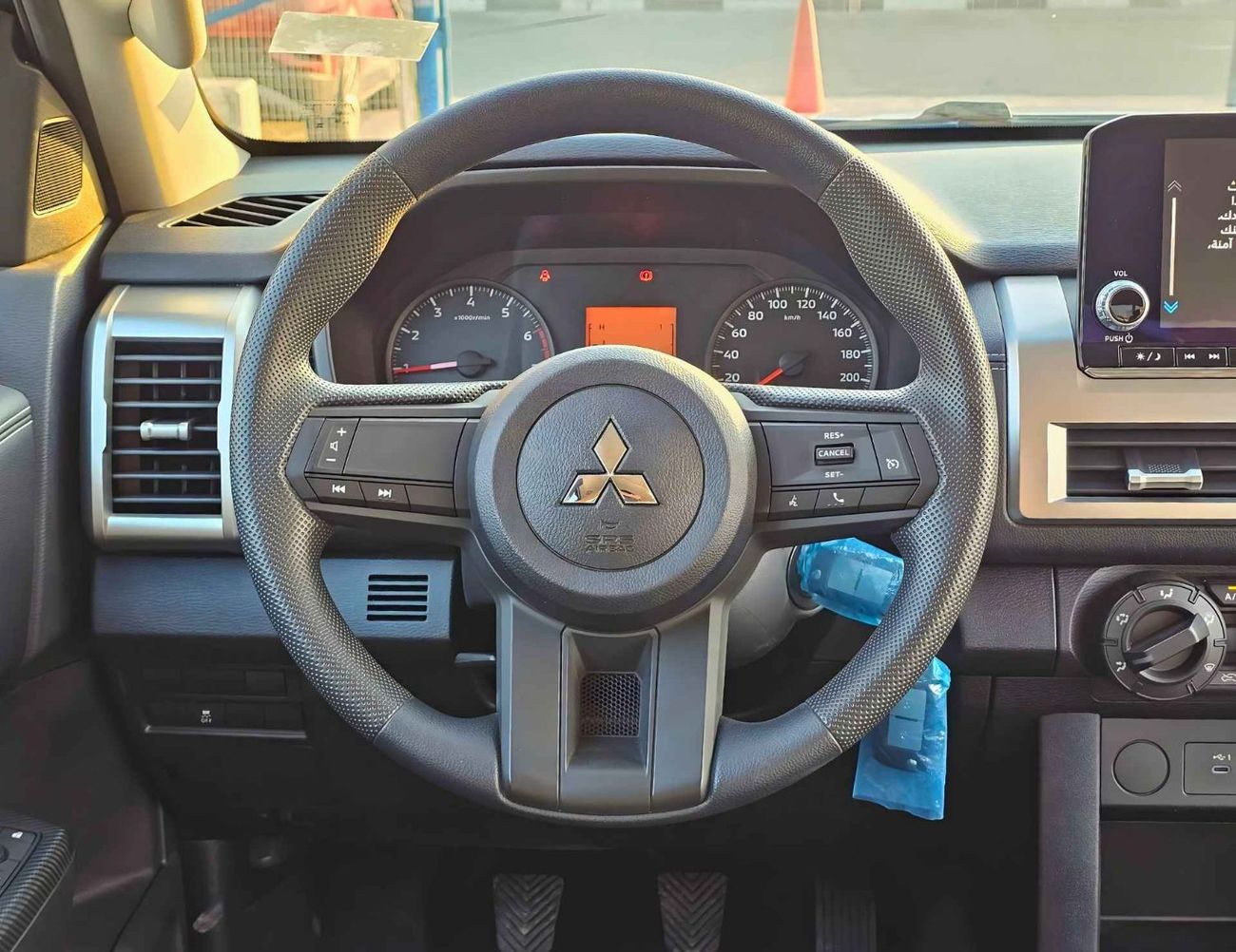 ميتسوبيشي L200 GLX / DOUBLE CABIN / 2.4L V4 PETROL / DVD CAMERA / ALLOY RIMS (CODE # GLXP)