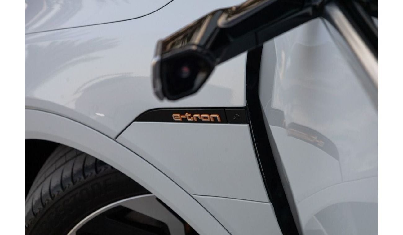 Audi etron 95 kWh Quattro Audi E-Tron 55Quattro S-line Sportback 2020 GCC under Agency Warranty with Flexible D