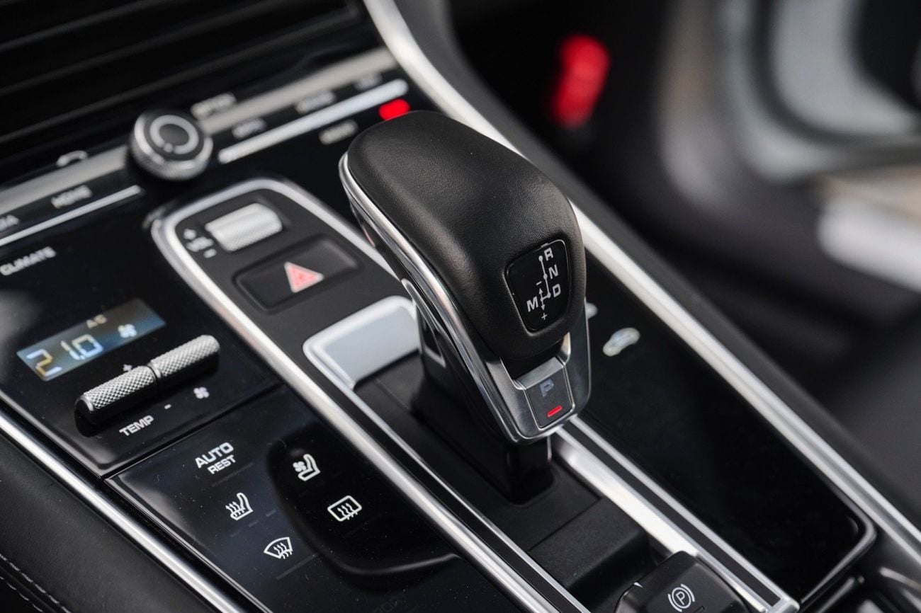 Porsche Panamera Turbo 4.0L AWD