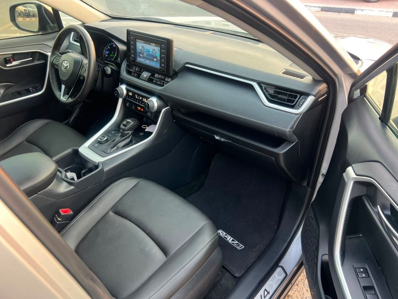 تويوتا راف ٤ 2021 Toyota Rav4 Hybrid XLE Full Option 2.5L V4 - Rear Camera  Leather Seat - AWD 4x4 - Sunroof -