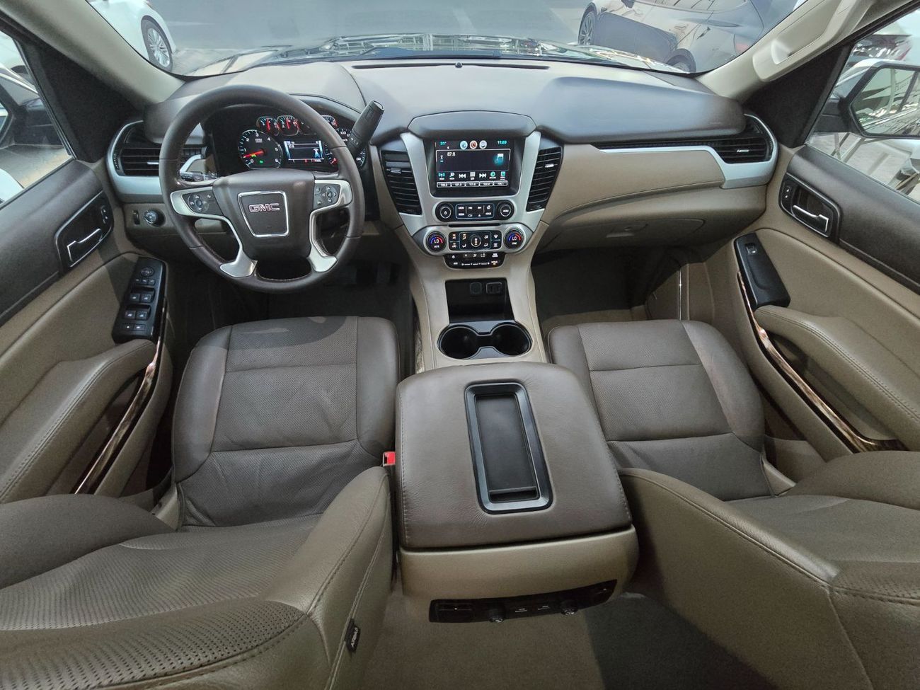 جي أم سي يوكون SLE 5.3L 4WD (8 Seater)