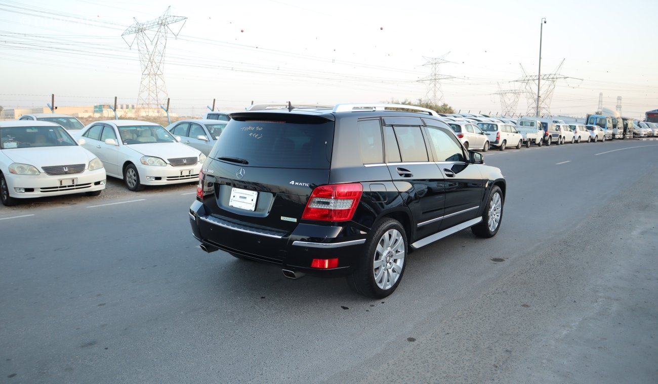 Mercedes-Benz GLK 300 Year 2011 Import from Japan