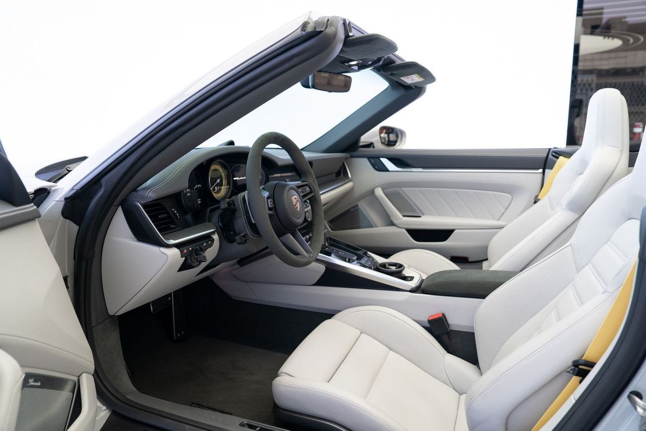 بورش 911 Turbo S 3.8L (640 HP) Convertible