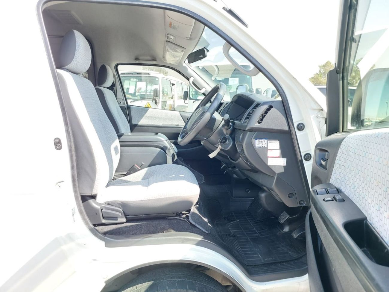 Toyota Hiace (RAMADAN OFFER) TOYOTA HIACE VAN RHD 2014 MODEL 3.0 L DIESEL AUTOMATIC(PM19576)