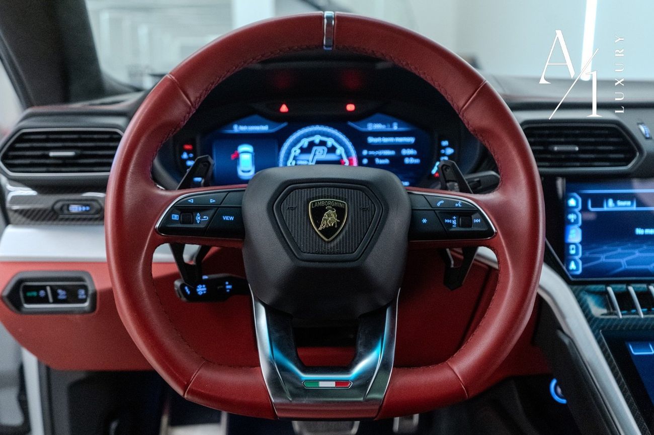 Lamborghini Urus 2020 Lamborghini Urus, Service History, Excellent Condition, Canadian Spec