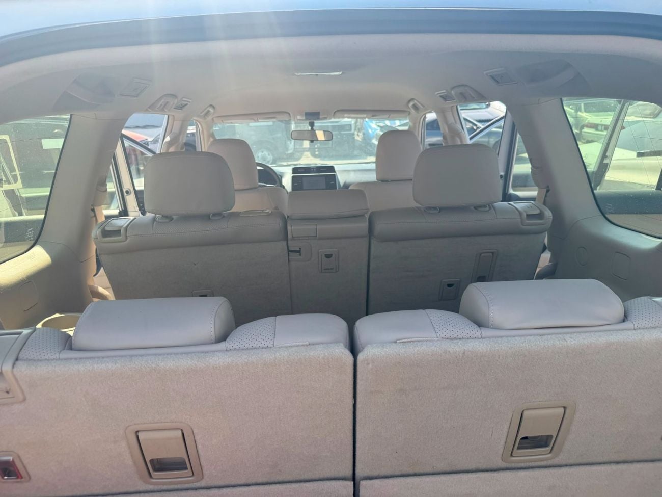Toyota Prado TX-L 2022MODEL 2.7 v4 petrol Engine Colour sliver Transmission Automatic Interior Beige Leather seats 7se