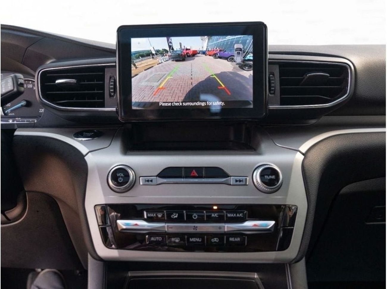 Ford Explorer XLT 200A 2.3L 4WD