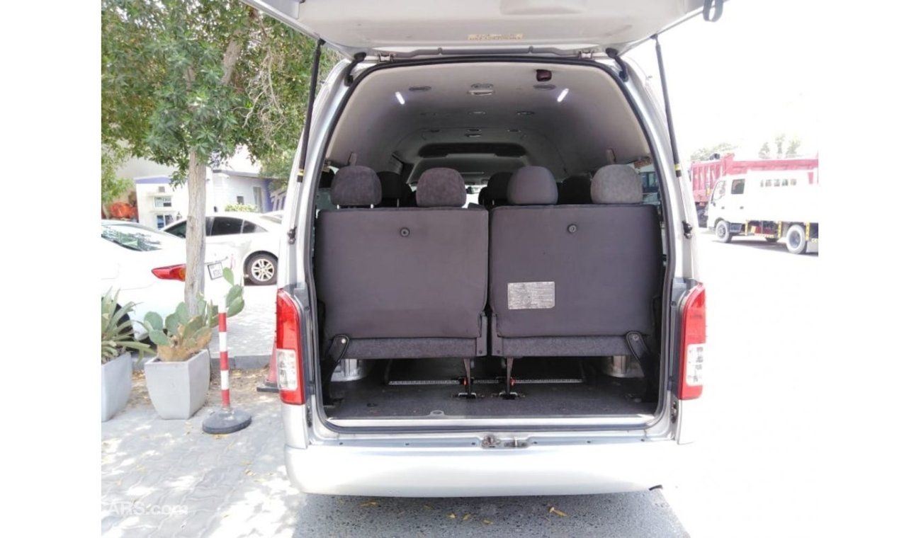 تويوتا هاياس Hiace Commuter RIGHT HAND (Stock no PM 726 )