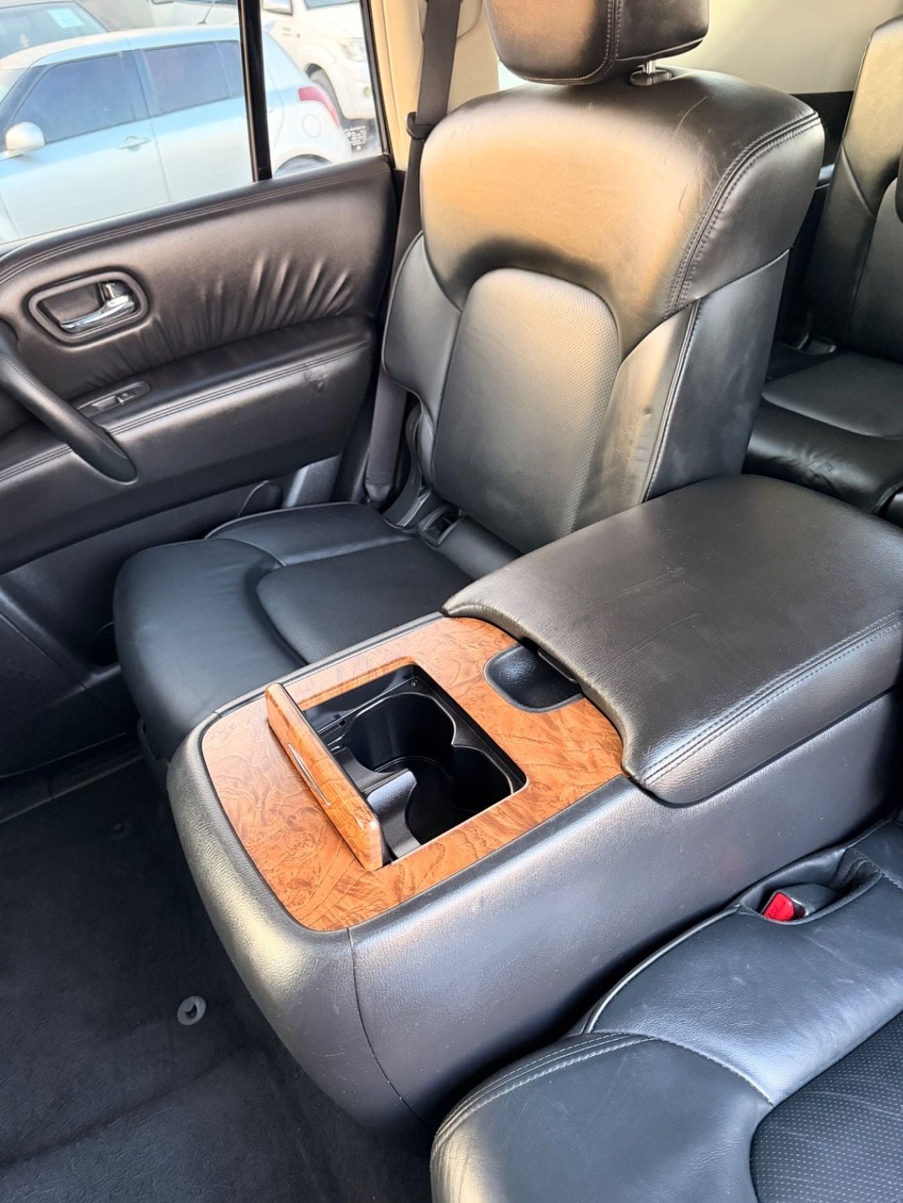 Nissan Armada Clean Title SL Full option 5.6 L original paint