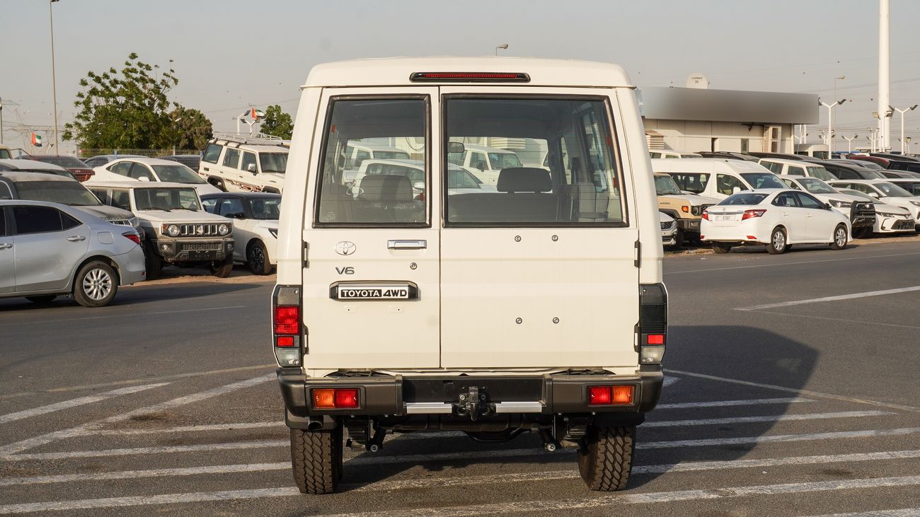 Toyota Land Cruiser 70 4.0L V6 M/T